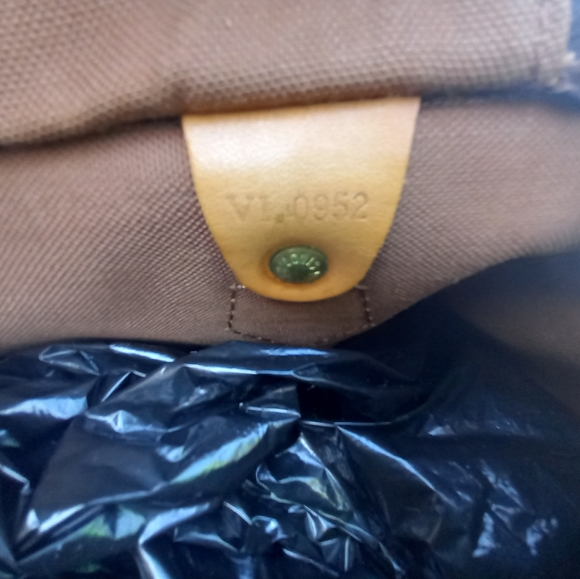 Authentic lv speedy 30 monogram - Picture 3 of 5